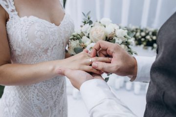 Noivas apostam em bioestimulador de colágeno nas mãos para fotos perfeitas do casamento