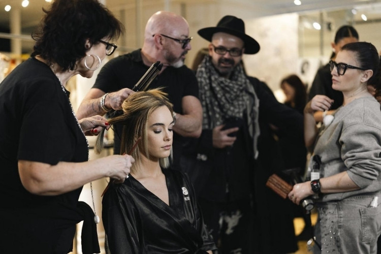 Estilista brasileiro brilha em 8 desfiles de Alta-Costura em Paris para a temporada de Primavera/Verão 2026