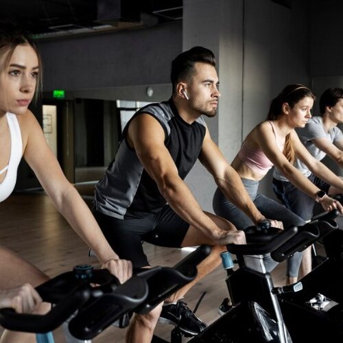 Tudo o que você precisa saber sobre Spinning: benefícios, prática e mais!