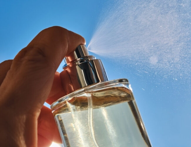 Melhores fragrâncias leves e refrescantes para o verão: dicas para escolher o perfume ideal nos dias quentes