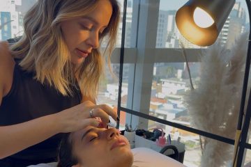 Caroline Pedrini e o novo olhar sobre a extensão de cílios: mais técnica, mais segurança e menos improviso